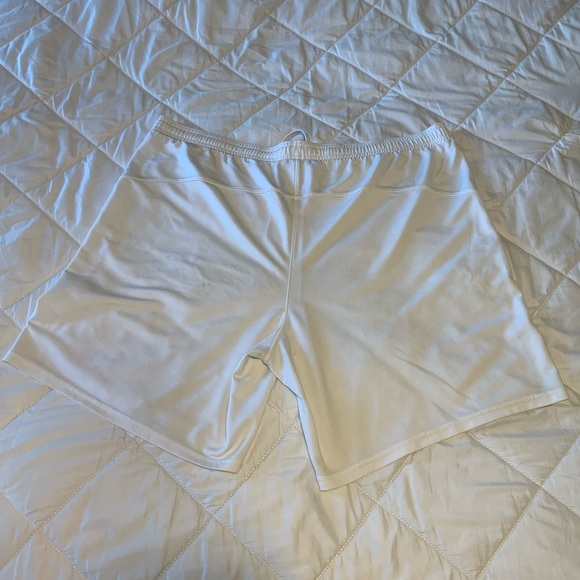 Under Armour white XL athletic shorts - Picture 3 of 3
